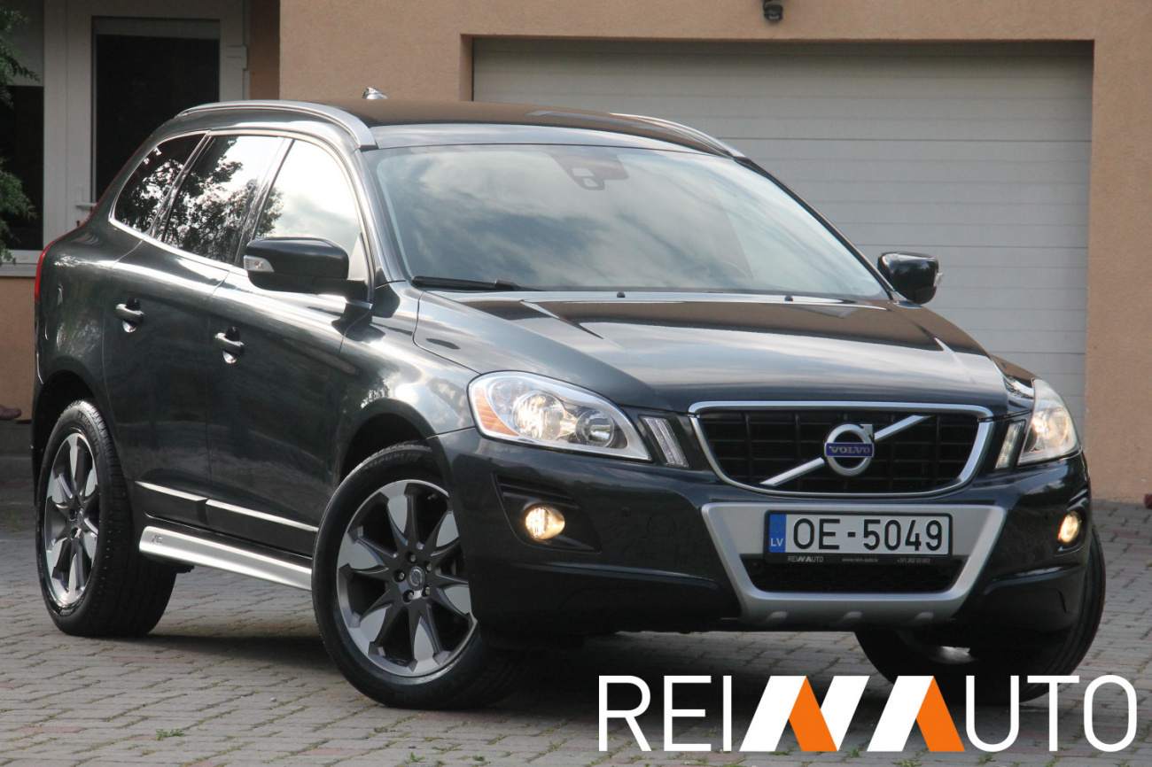Volvo XC60 Momentum Grijs
