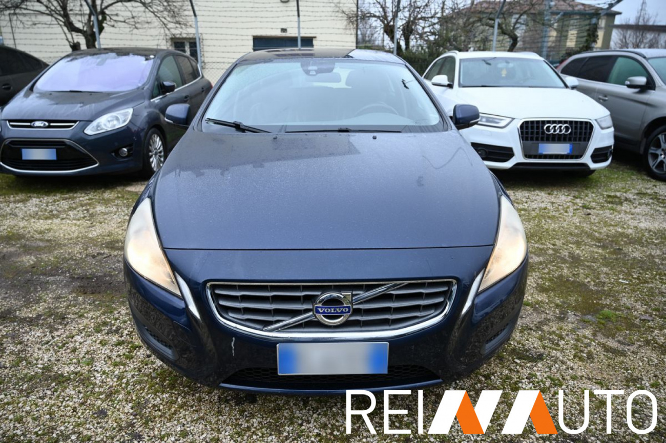 Volvo V60 Momentum D3