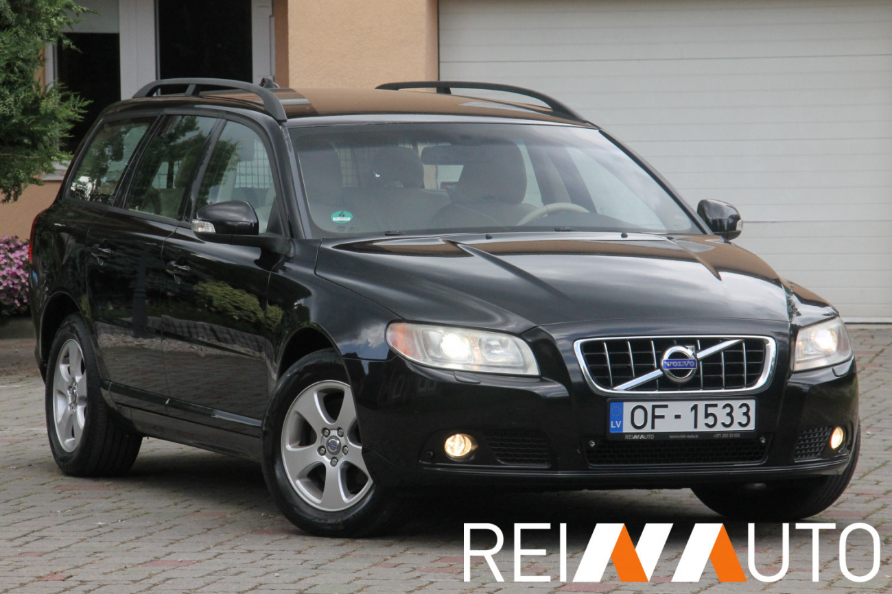 Volvo V70 D5 Momentum Black