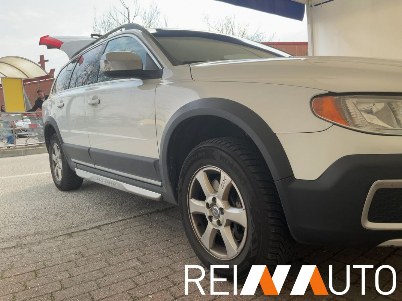 Volvo XC70 Momentum Awd Weiss