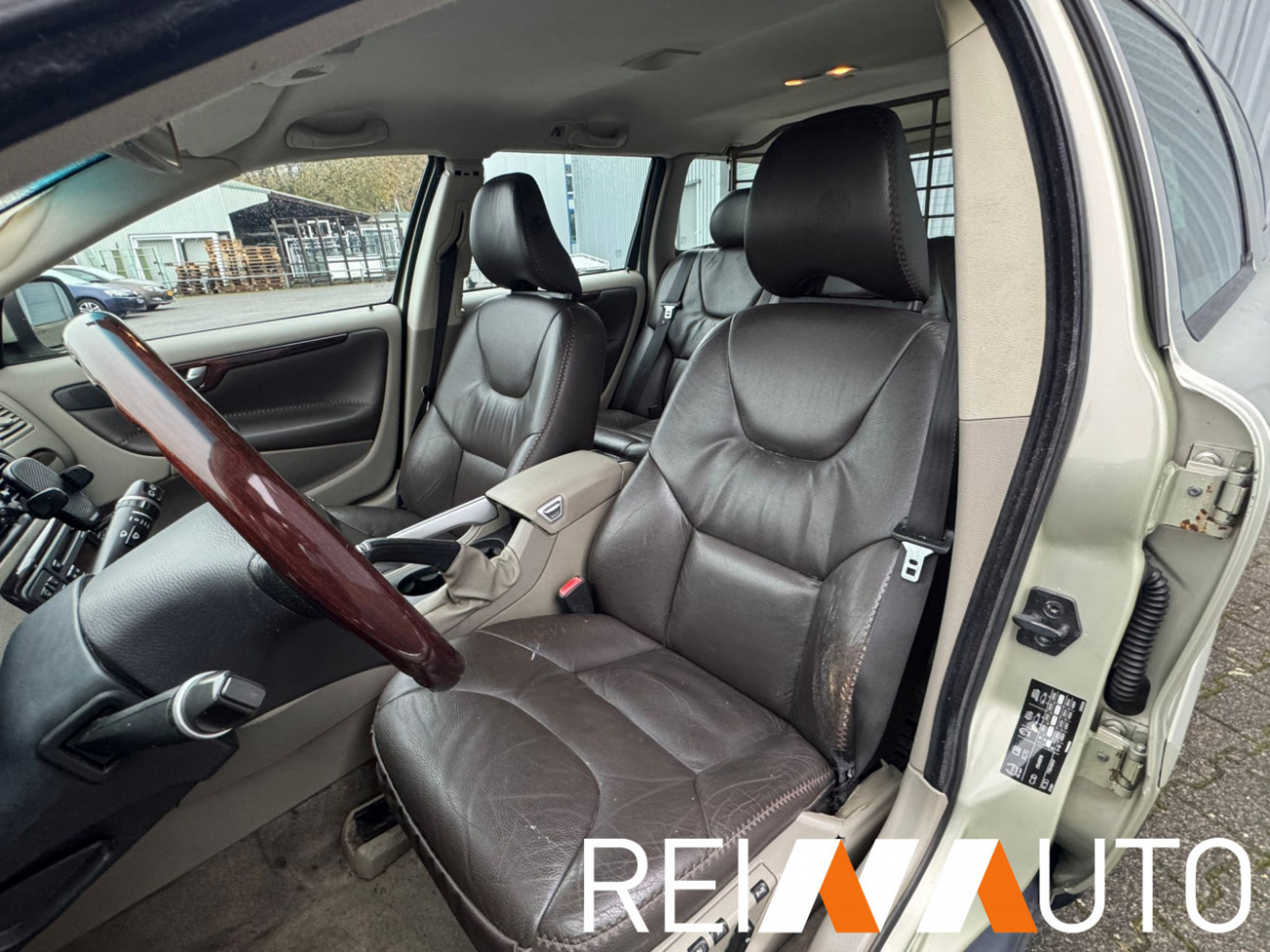 Volvo Xc70 Summum Gold