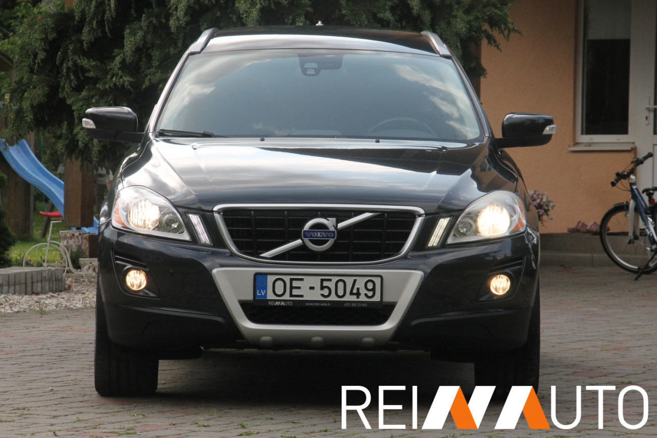 Volvo XC60 Momentum Grijs