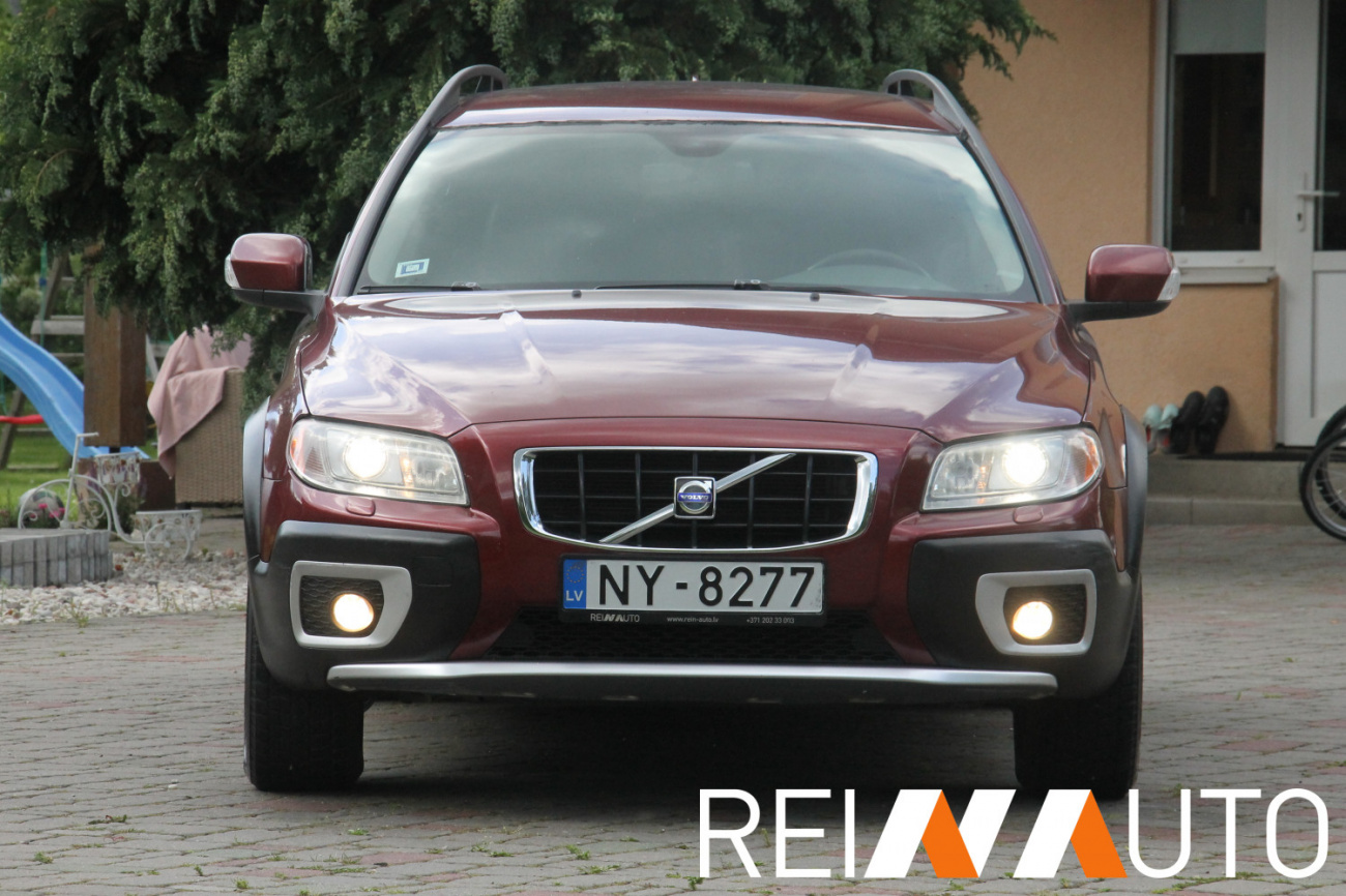 Volvo XC70 Cherry