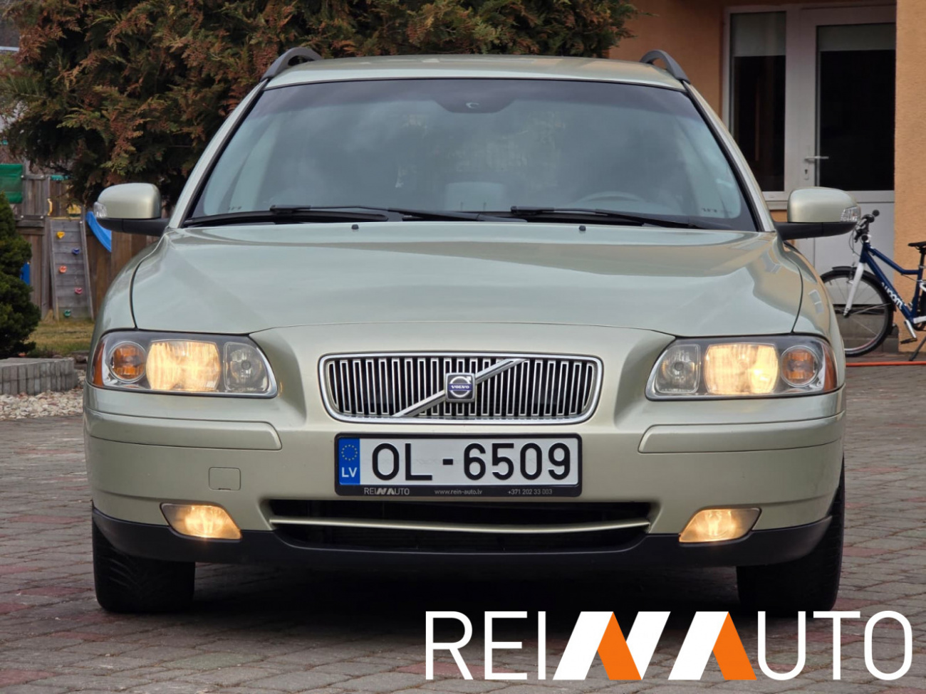 Volvo V70 Willow Green
