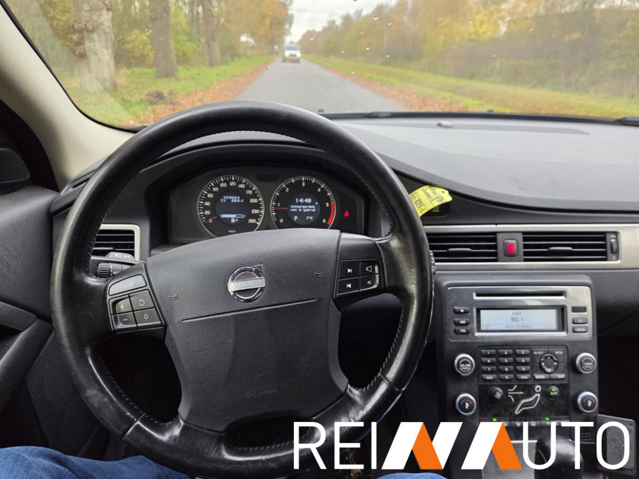 Volvo V70 Momentum Grijs