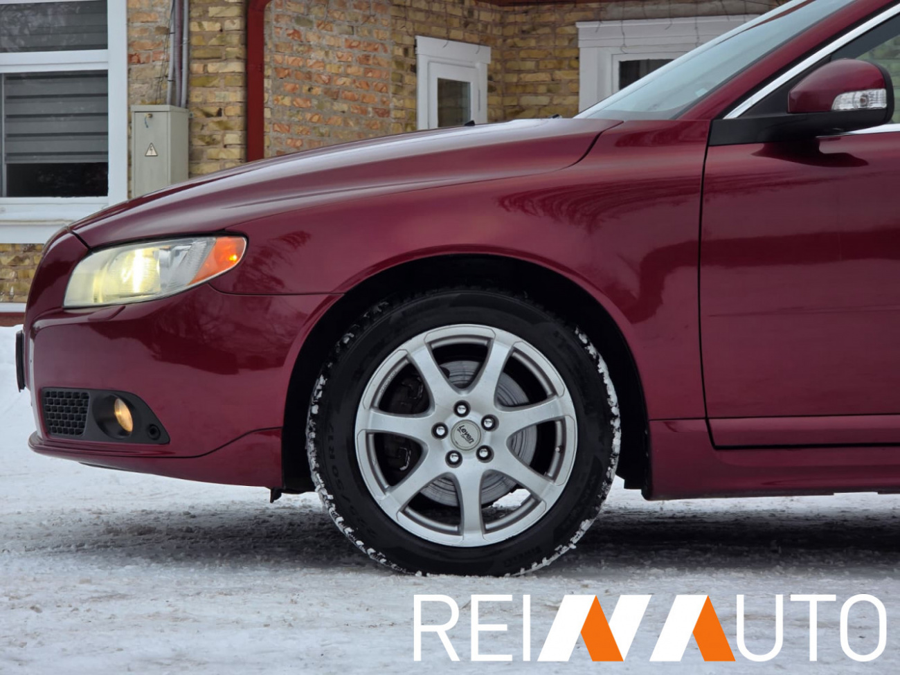 Volvo V70 Summum Cherry