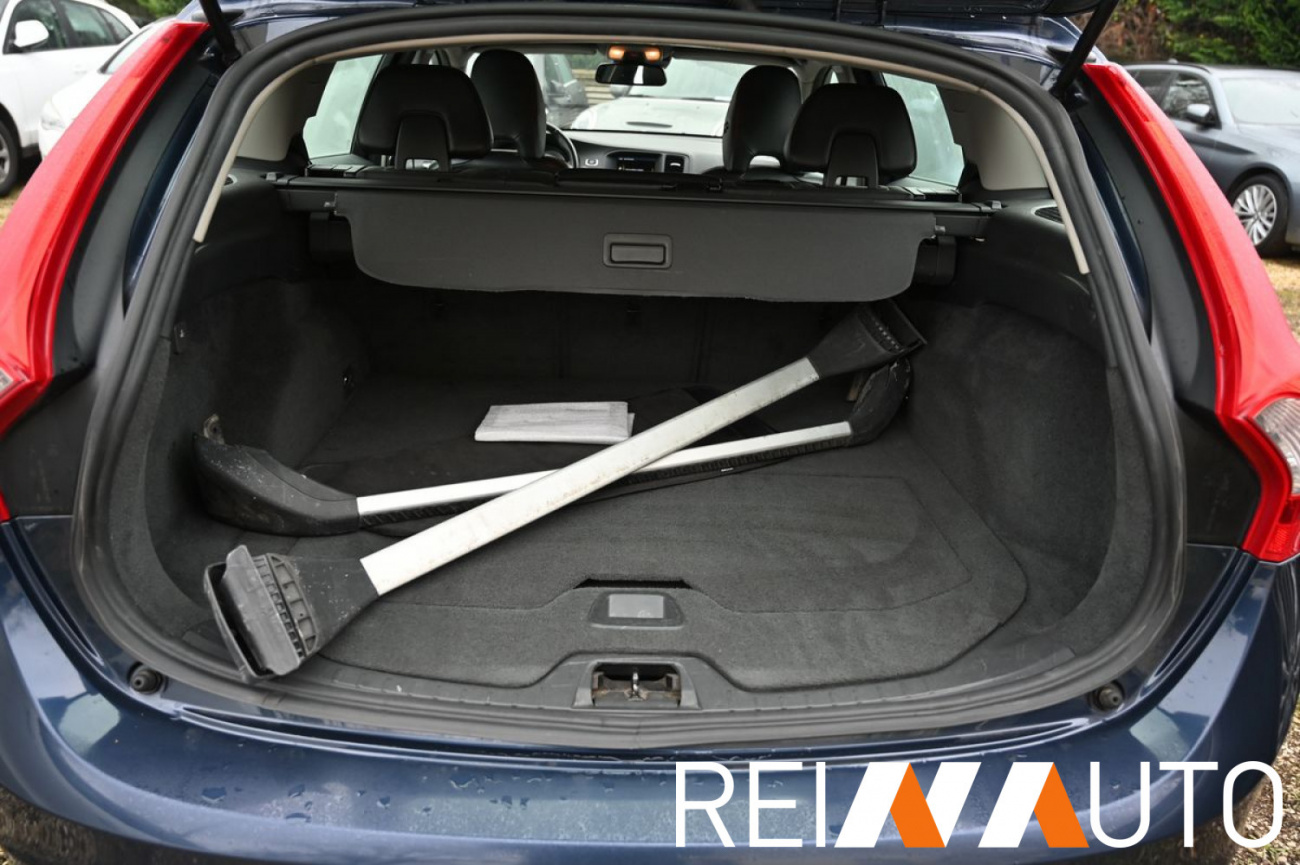 Volvo V60 Momentum D3