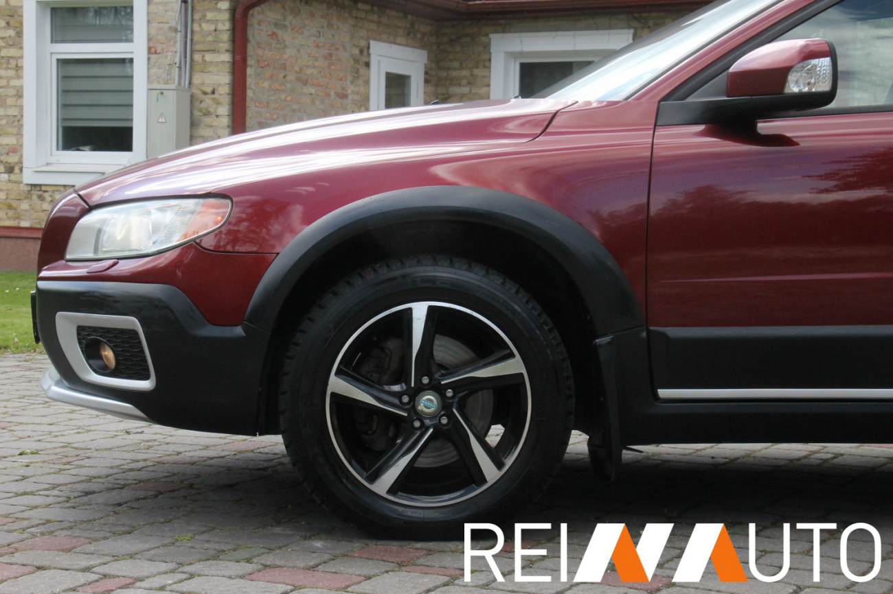 Volvo XC70 Cherry