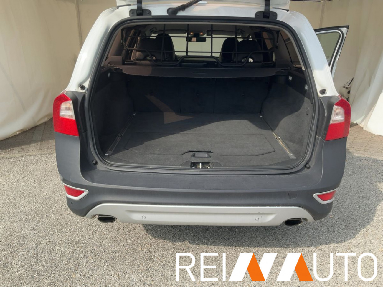 Volvo XC70 Momentum Awd Weiss