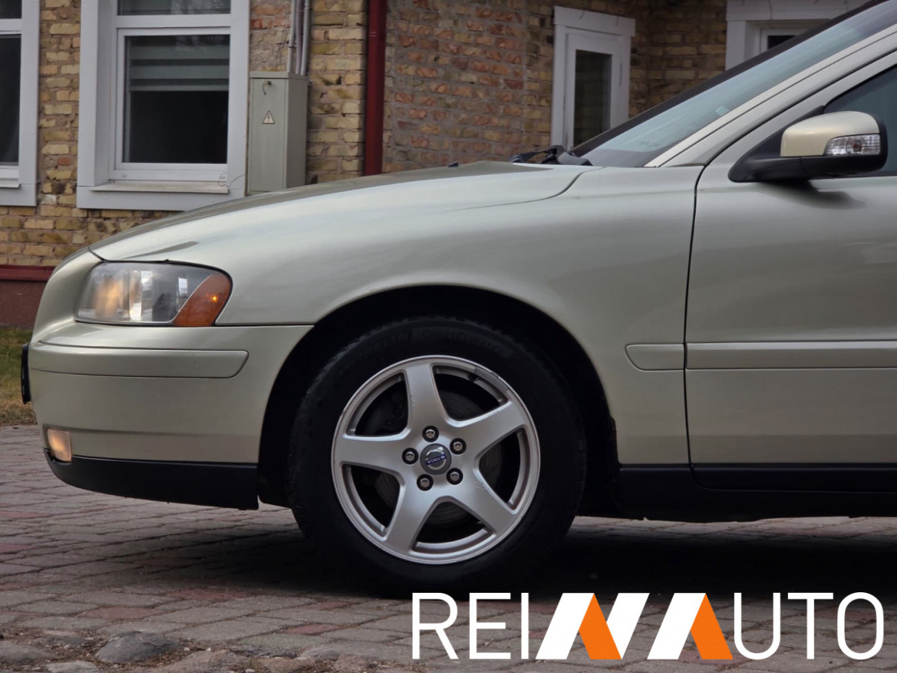 Volvo V70 Willow Green