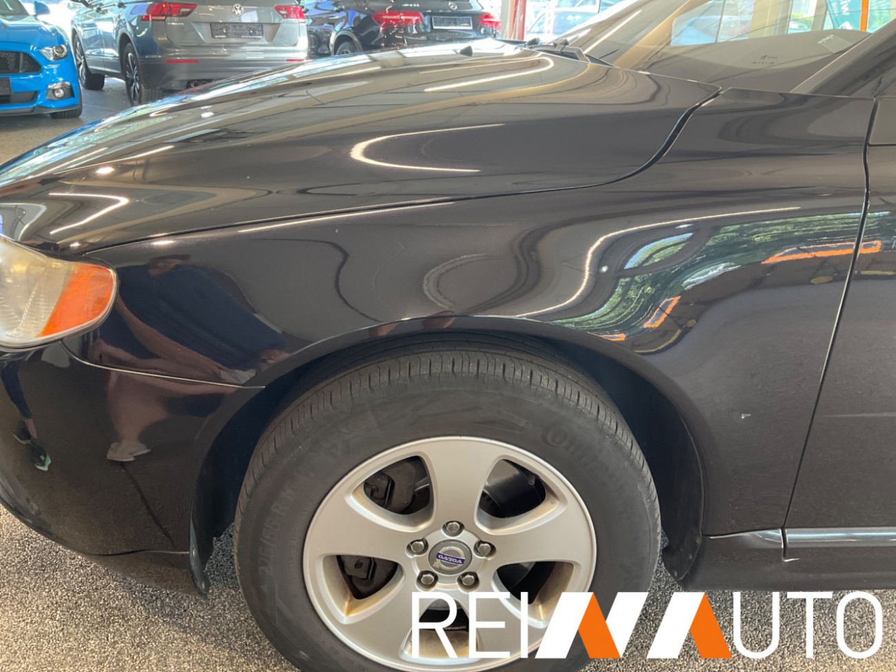 Volvo V70 D5 Momentum Black