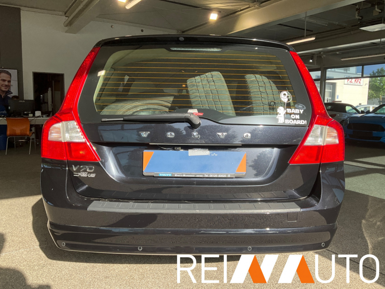 Volvo V70 D5 Momentum Black